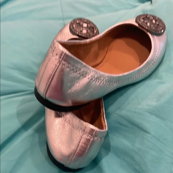 Tory Burch Silver Flats with Signature Medallion - Picture 4 of 9